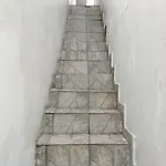 Quitinete No Centro No Segundo Andar Proxima A Rua Das Pedras