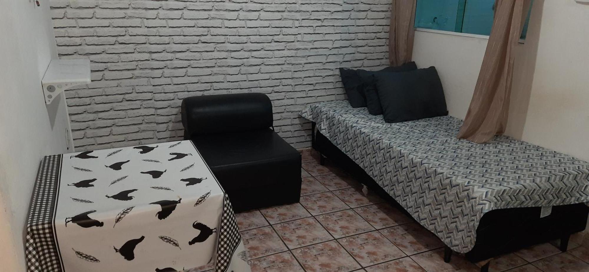 Quitinete No Centro No Segundo Andar Proxima A Rua Pedras *
